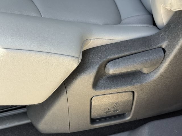 Certified 2024 Toyota Sienna XLE FWD image 31