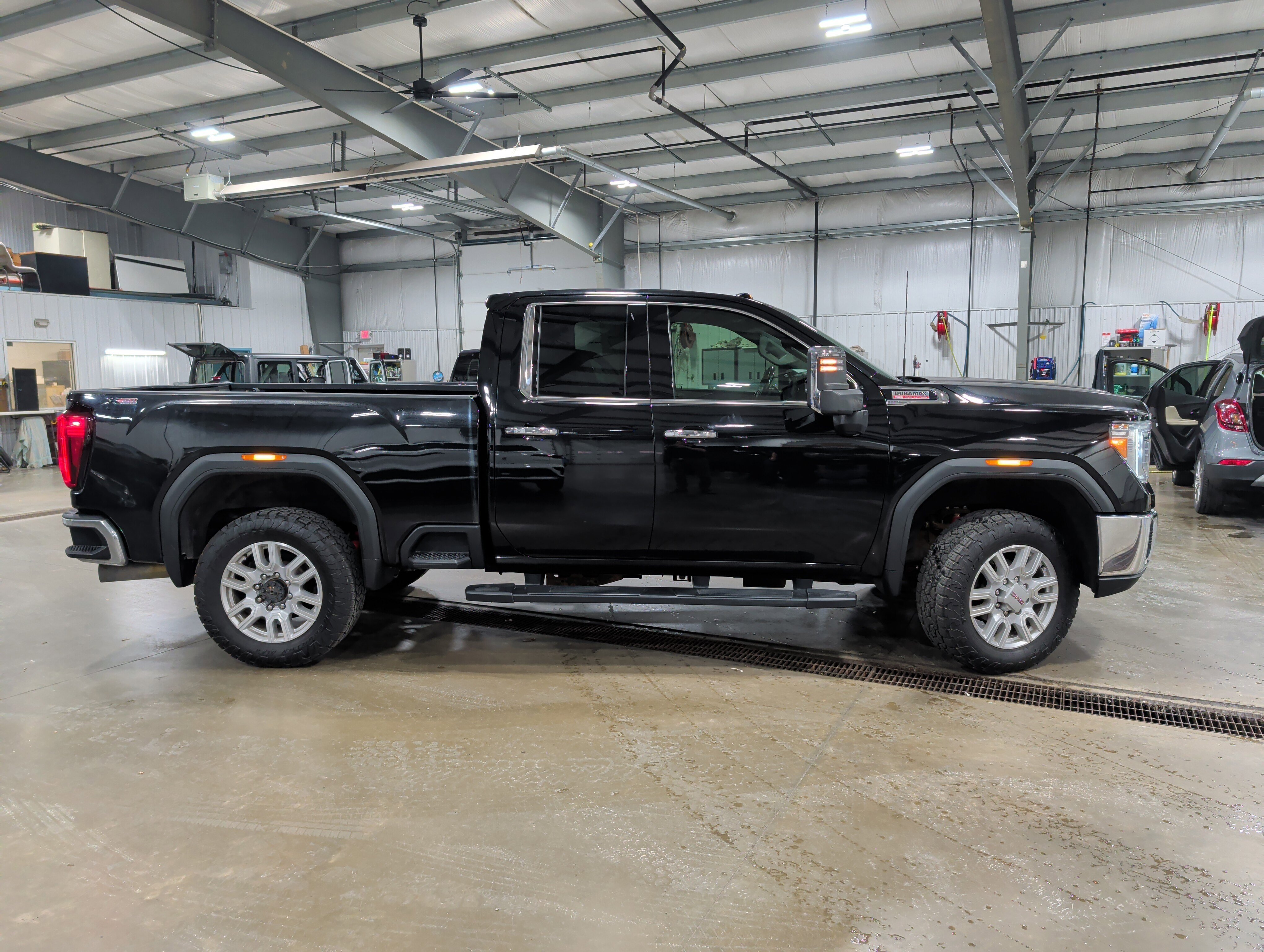 Used 2022 GMC Sierra 2500 SLT w/ X31 Off-Road Package image 2