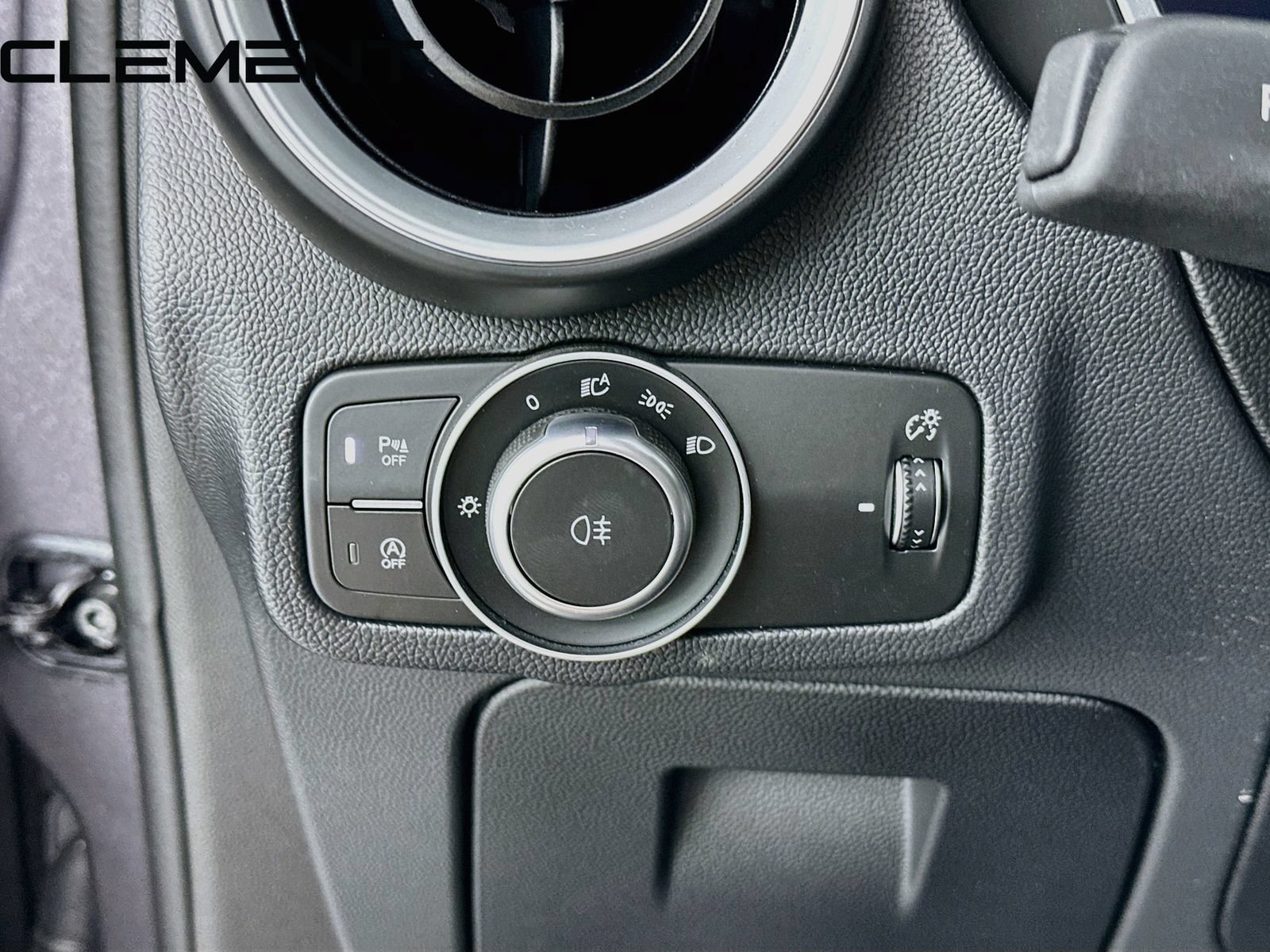 Used 2024 Alfa Romeo Stelvio Ti AWD/4WD image 13