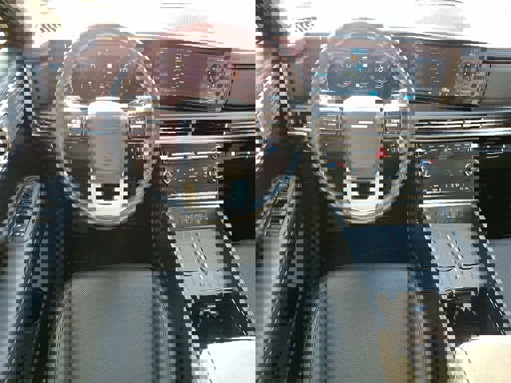 Used 2024 Hyundai Santa Fe SEL image 11