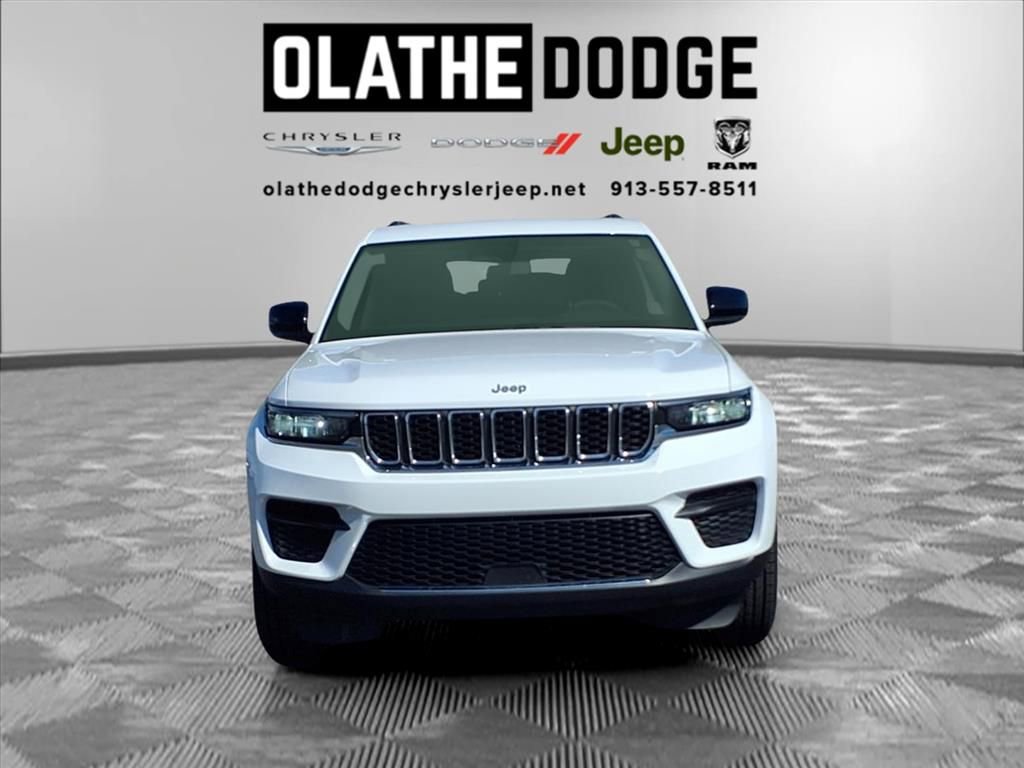 Used 2023 Jeep Grand Cherokee Laredo image 32