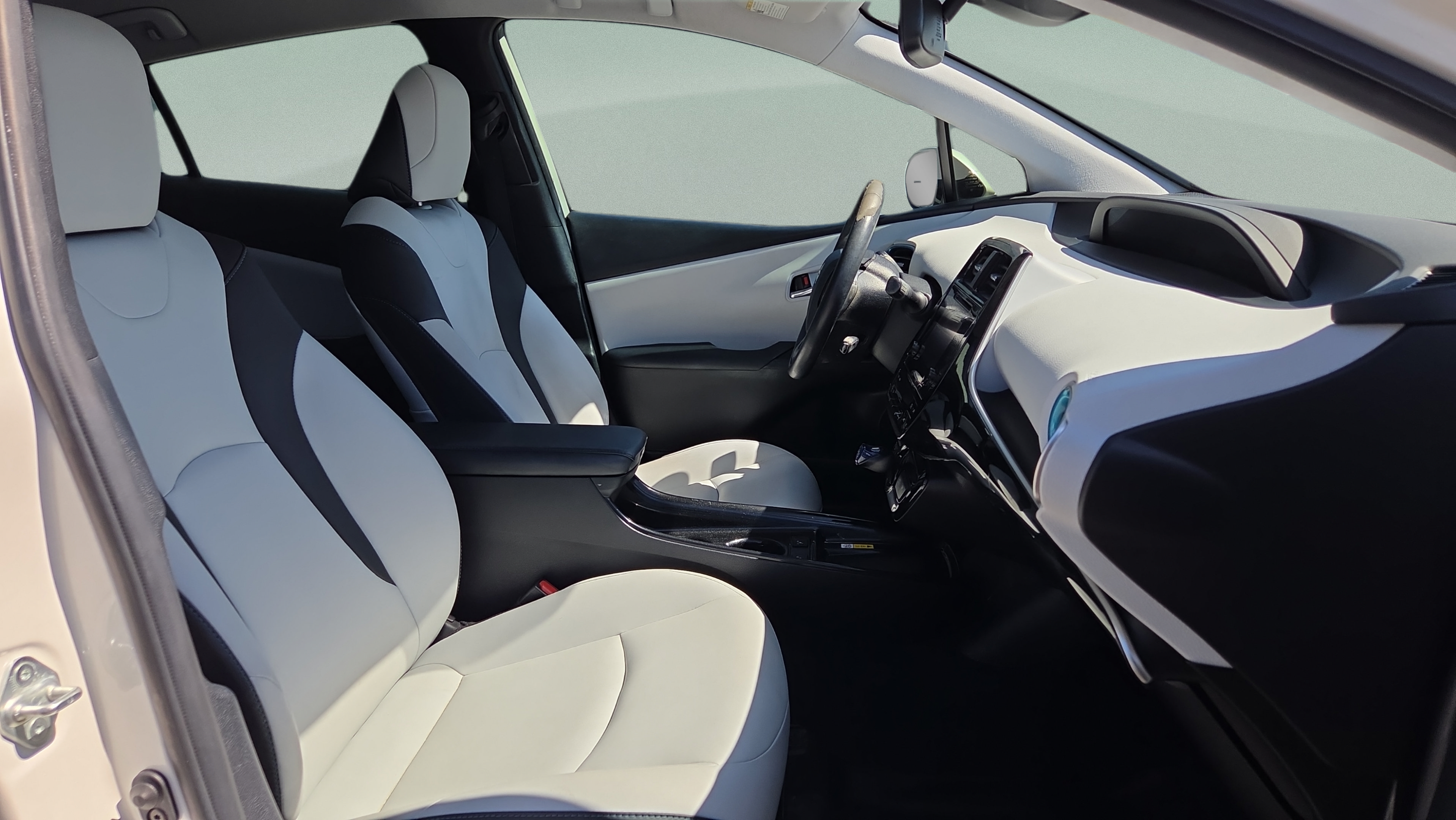 Used 2019 Toyota Prius XLE FWD image 16