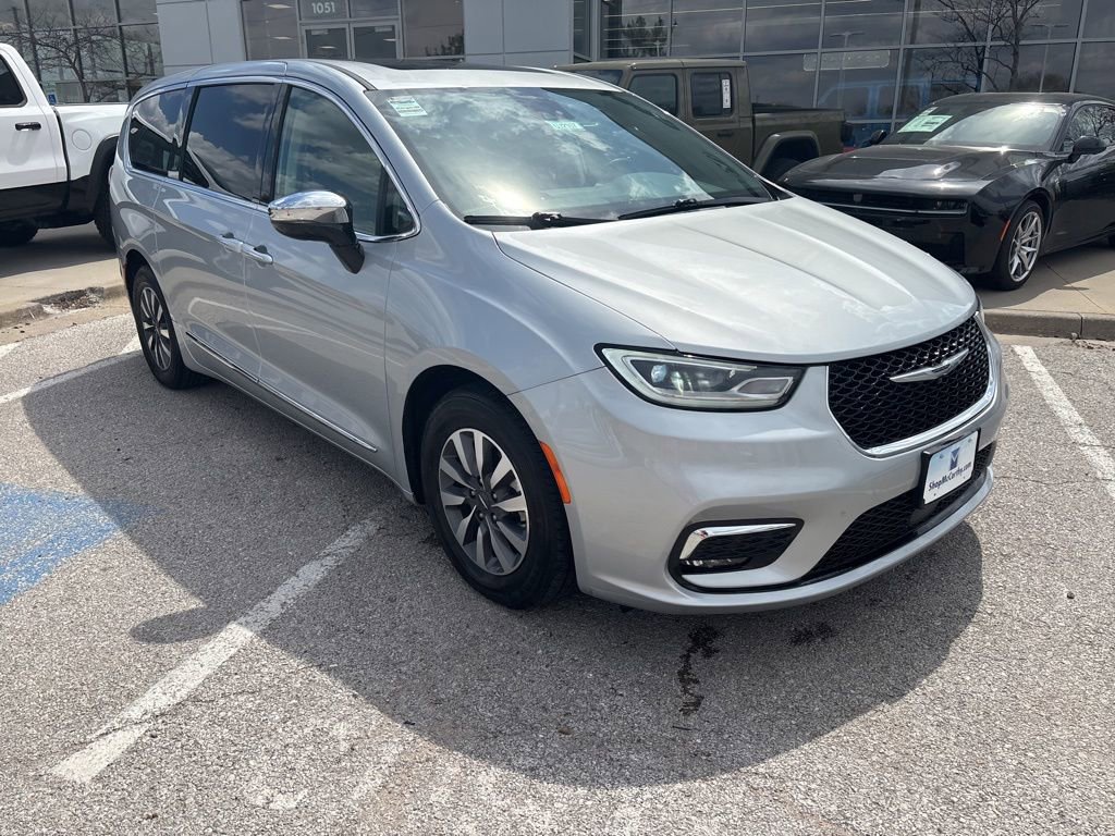 Used 2023 Chrysler Pacifica Limited image 7