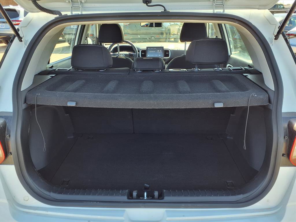 Used 2025 Hyundai Venue SEL image 22