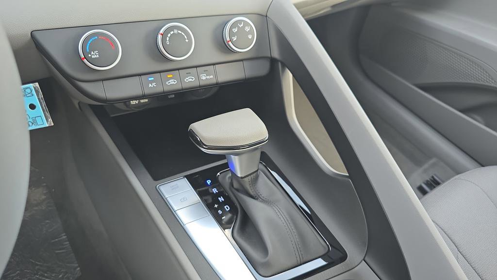 New 2026 Hyundai Elantra SE FWD image 21