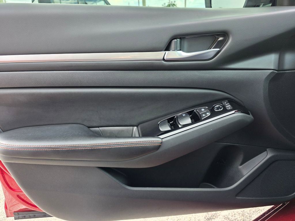 Used 2025 Nissan Altima 2.5 SR image 23