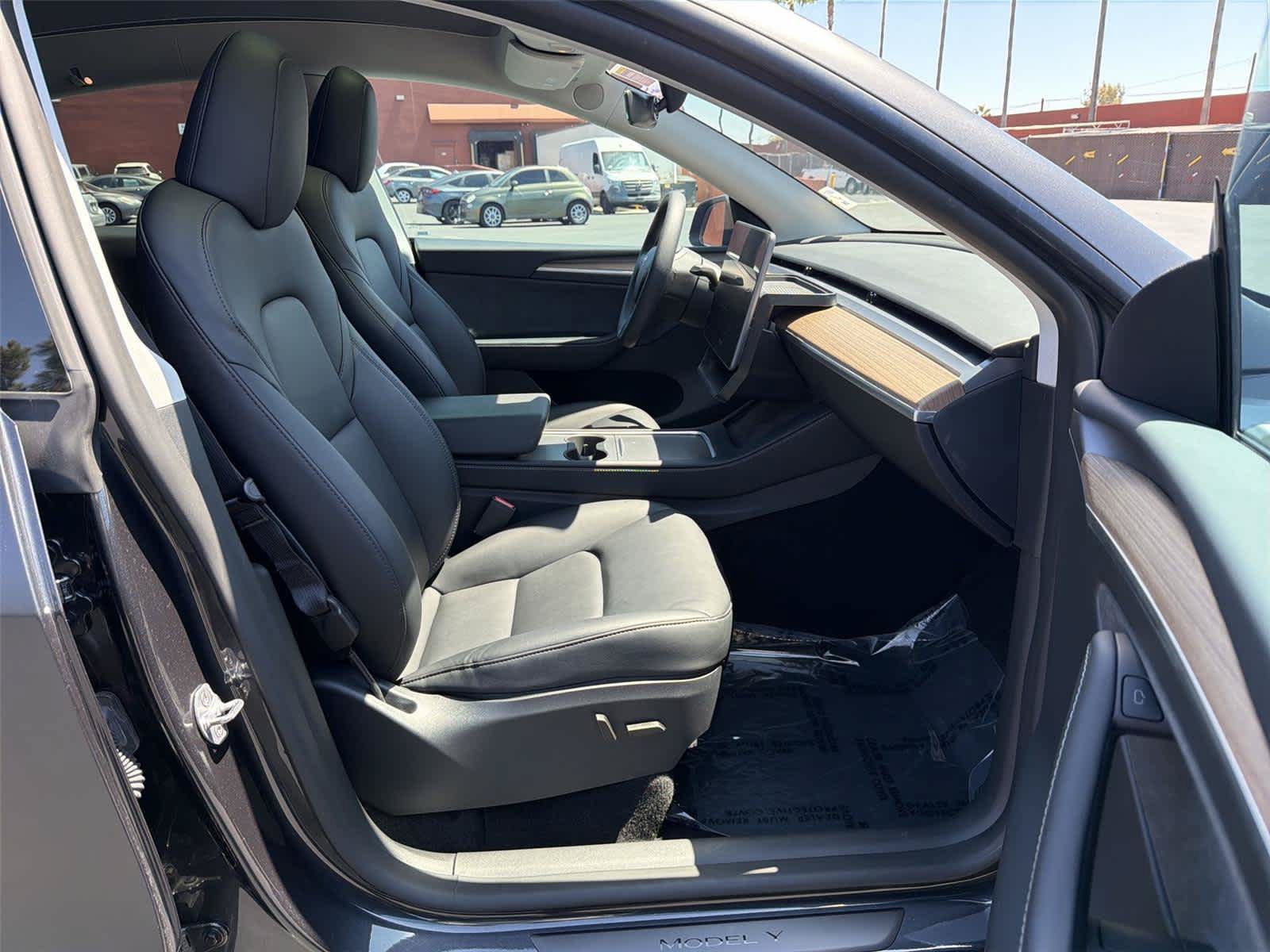 Used 2025 Tesla Model Y Long Range AWD/4WD image 15