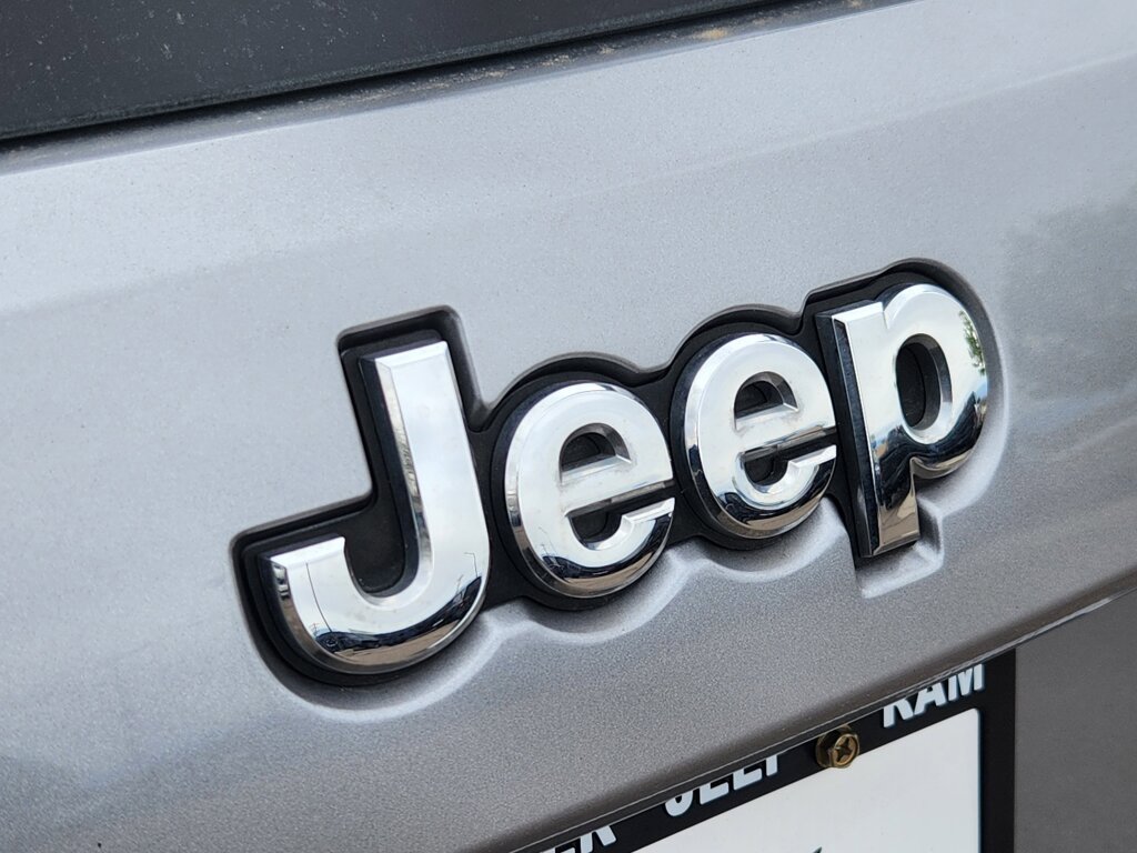 Used 2021 Jeep Grand Cherokee Limited image 11