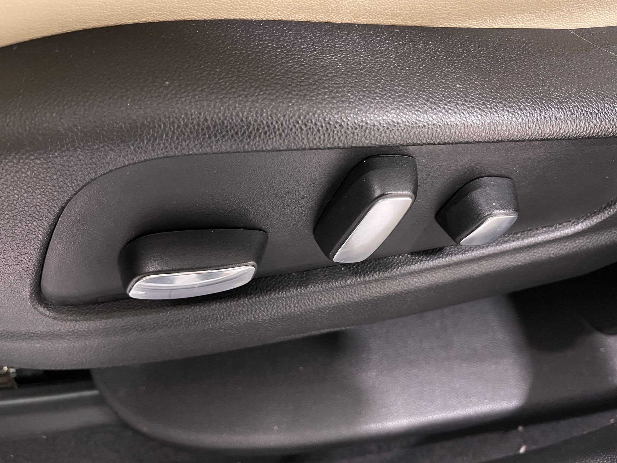 Used 2017 Cadillac XT5 Luxury image 17