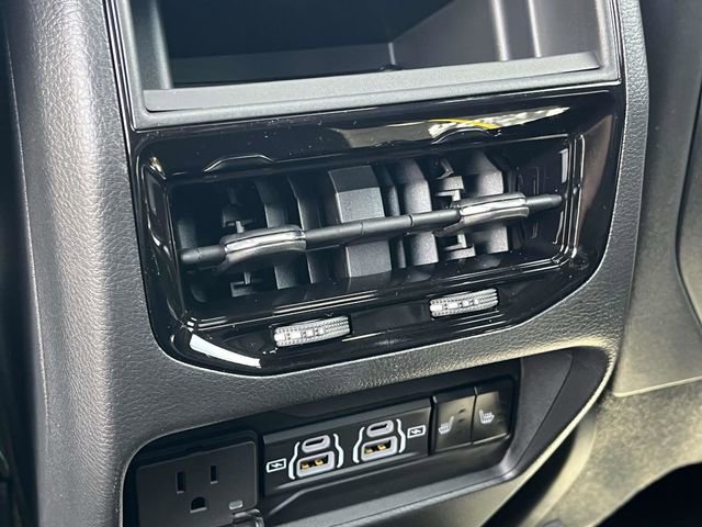 New 2025 Jeep Grand Cherokee Limited w/ Luxury Tech Group II image 17