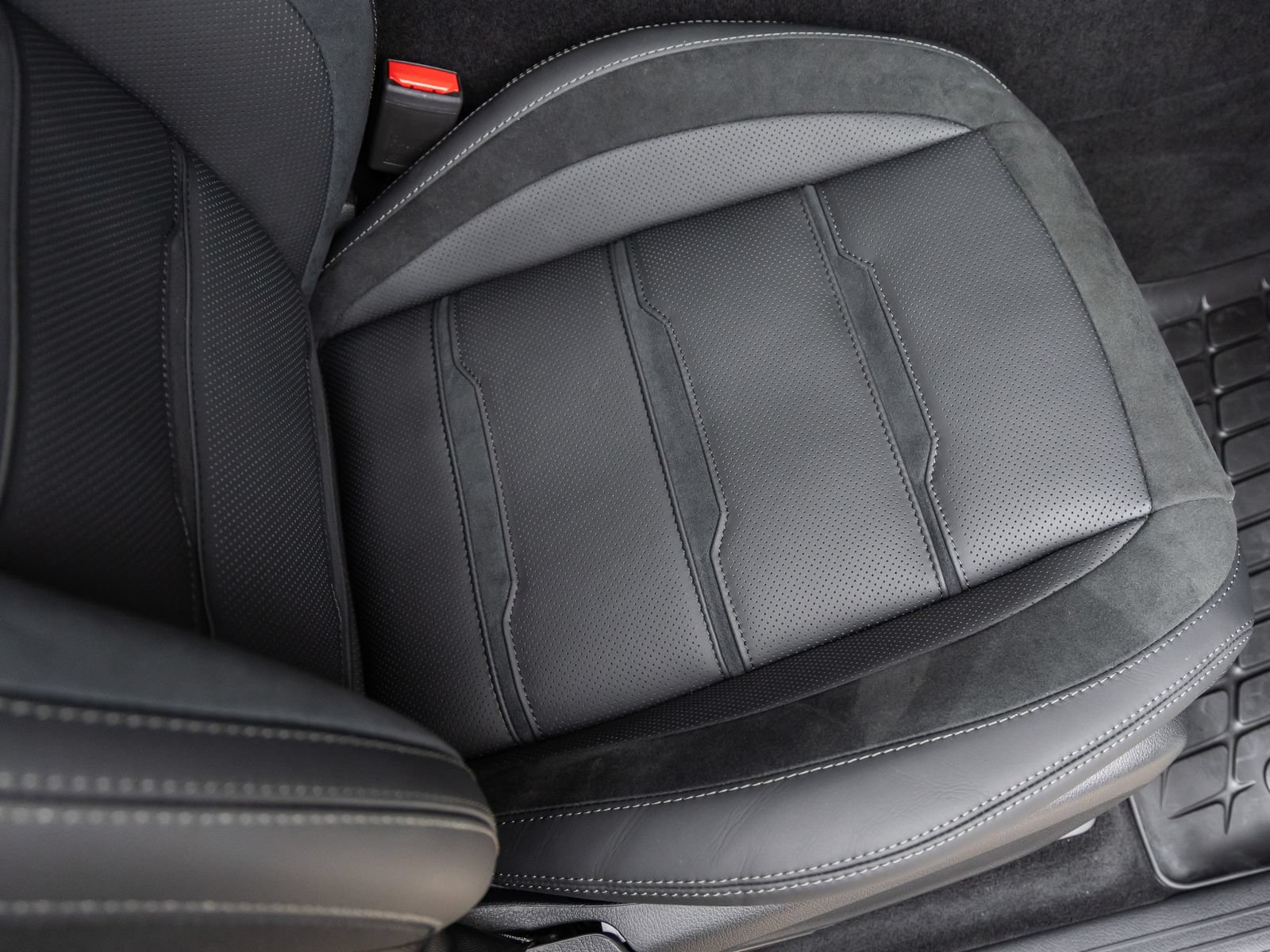 Used 2025 Mercedes-Benz GLS 63 AMG 4MATIC image 41