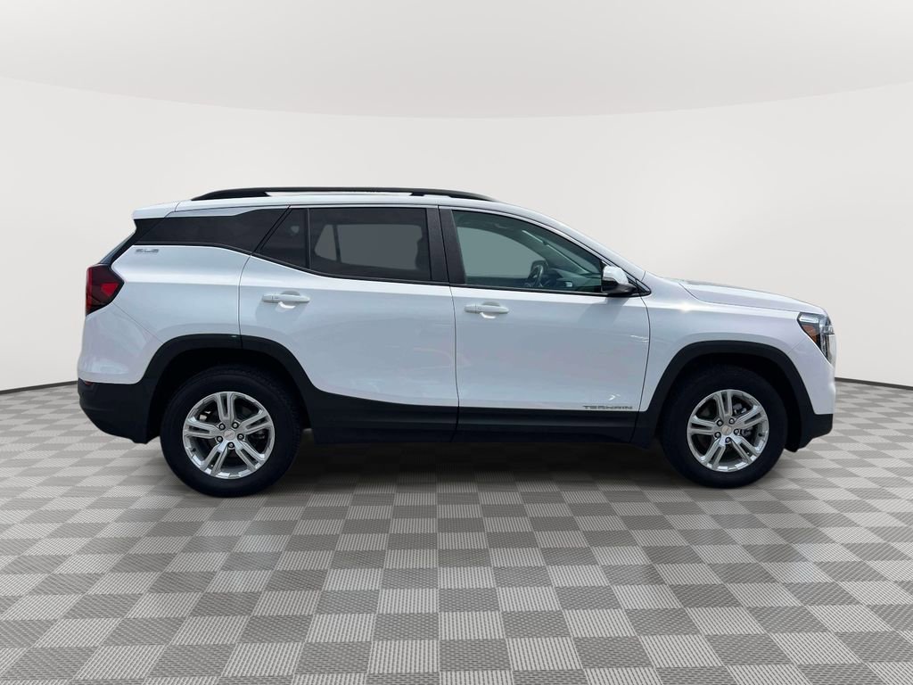 Used 2023 GMC Terrain SLE w/ Driver Convenience Package AWD/4WD image 4