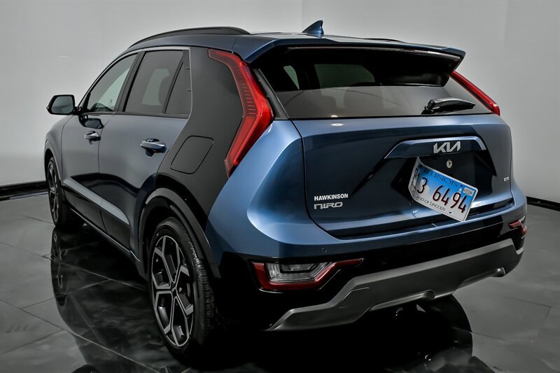 Used 2023 Kia Niro SX Touring FWD image 8