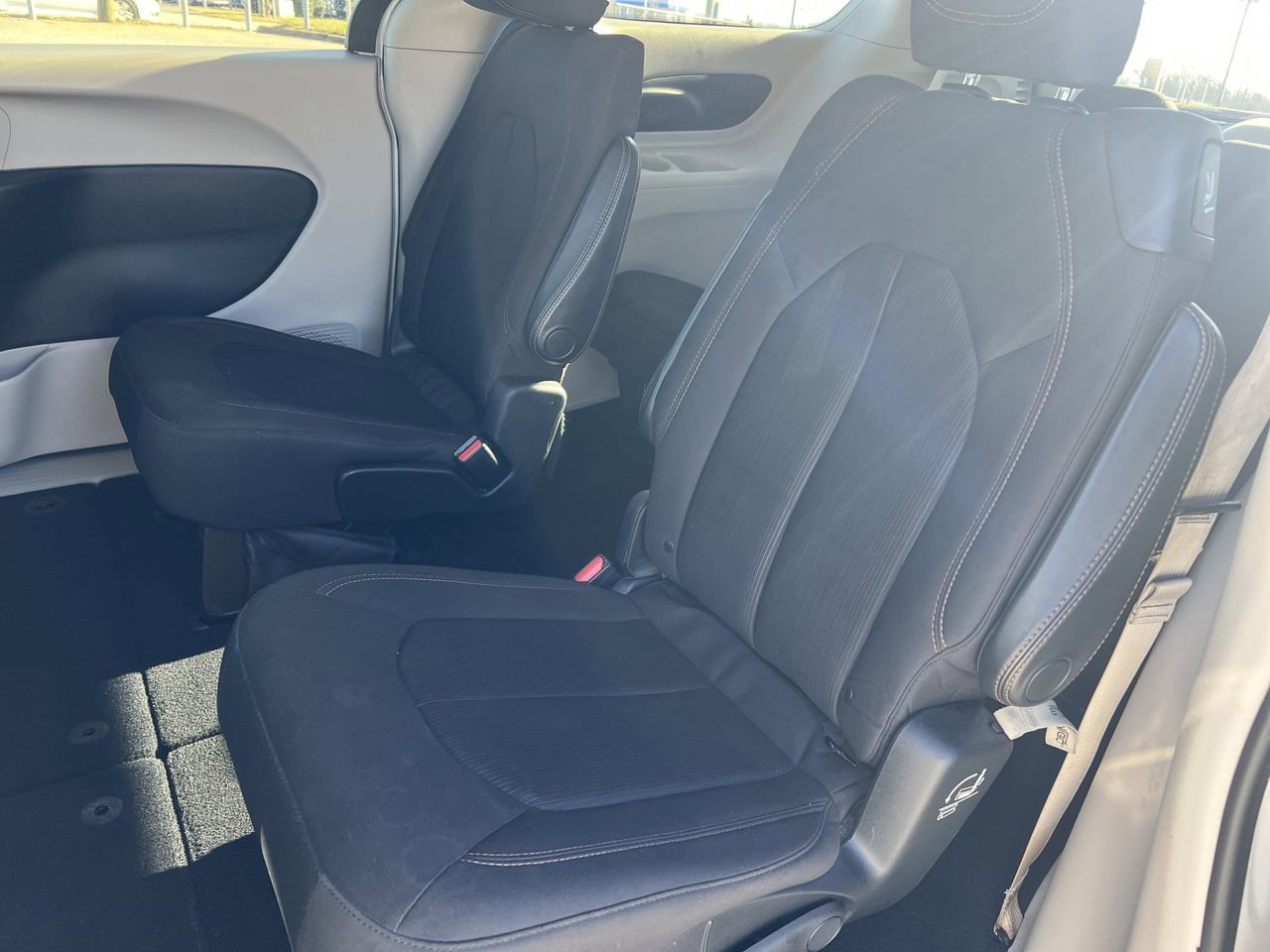 Used 2017 Chrysler Pacifica Touring image 23