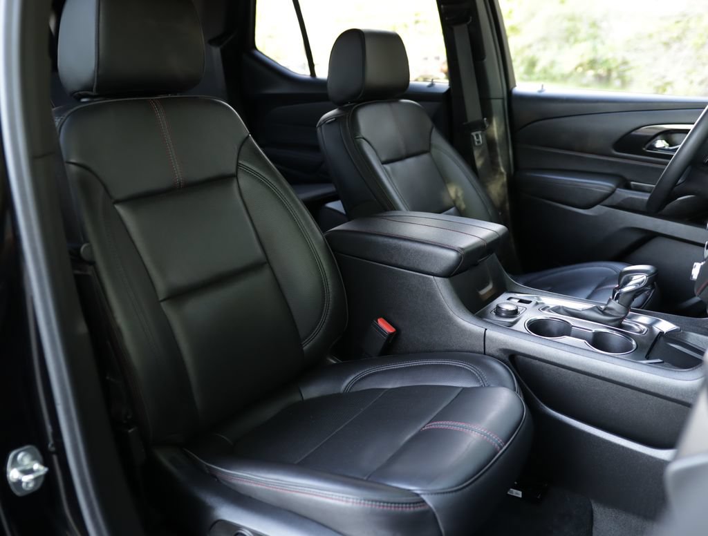 Used 2023 Chevrolet Traverse RS FWD image 34