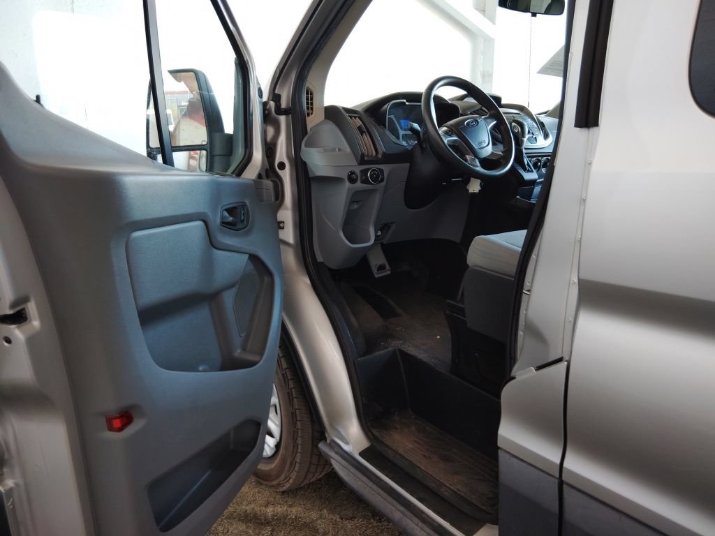 Used 2018 Ford Transit 150 XLT RWD image 19