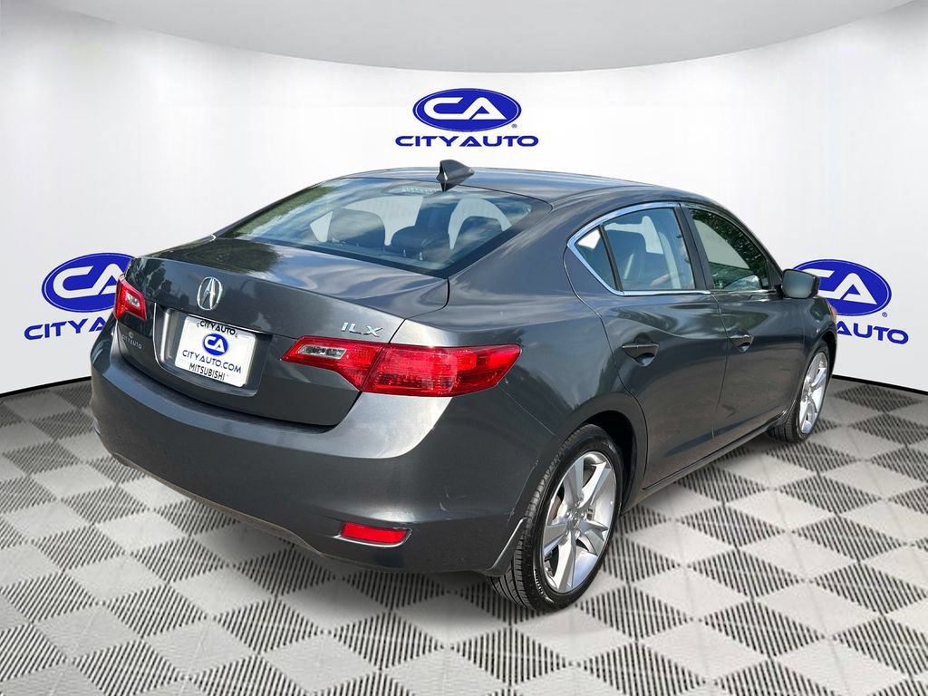 Used 2013 Acura ILX w/ Technology Package FWD image 4