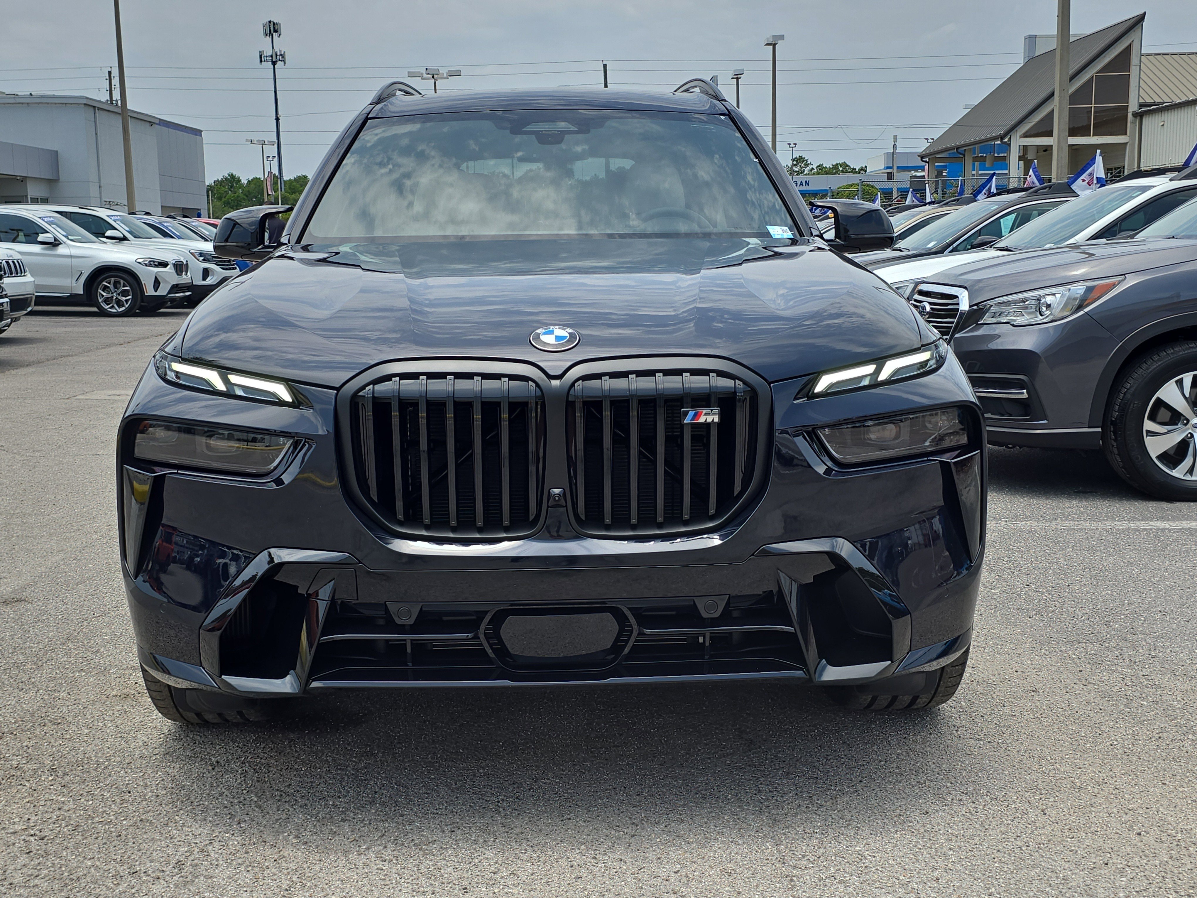 New 2026 BMW X7 M60i image 3