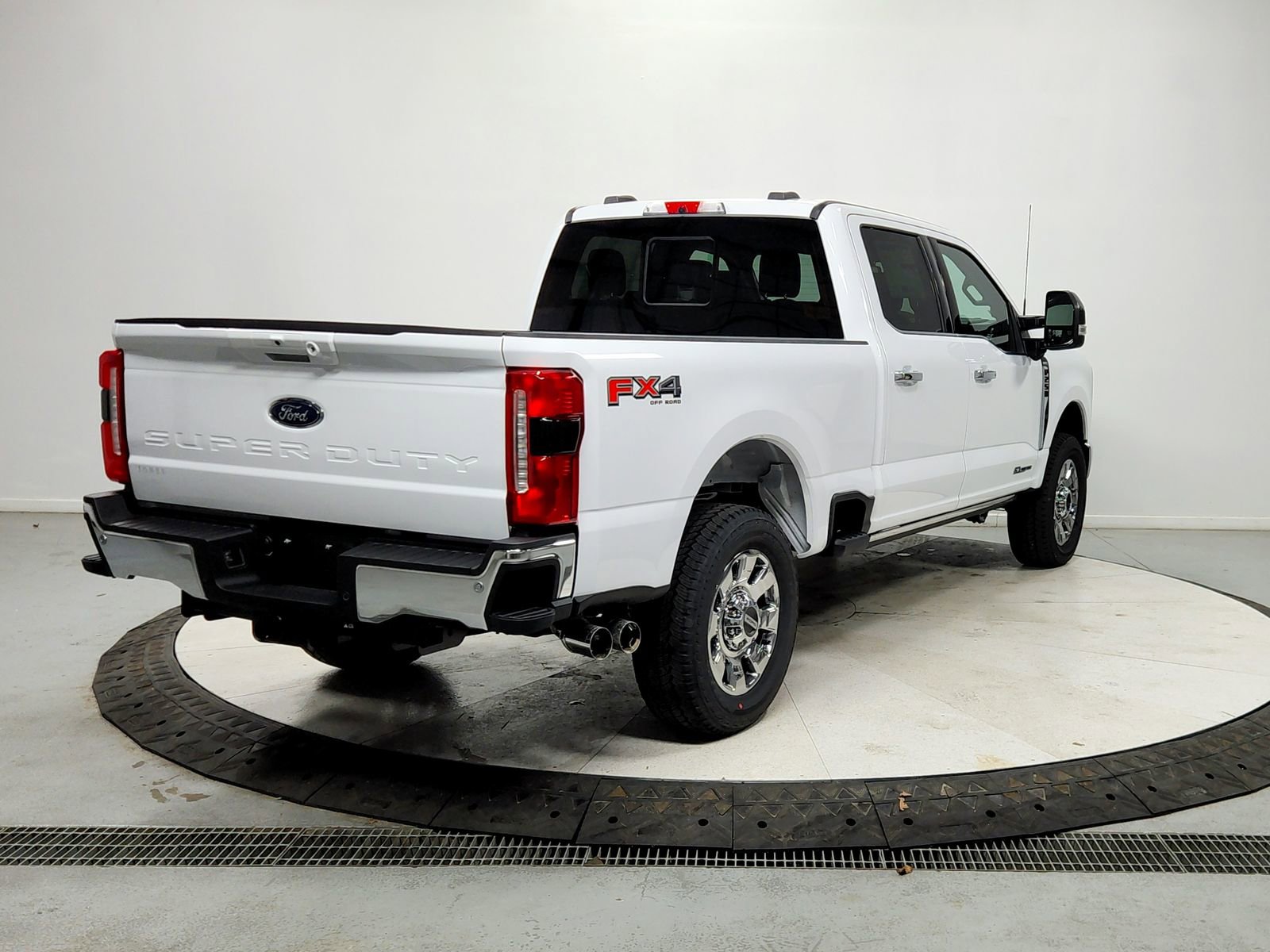 New 2026 Ford F250 Lariat w/ Chrome Package image 7
