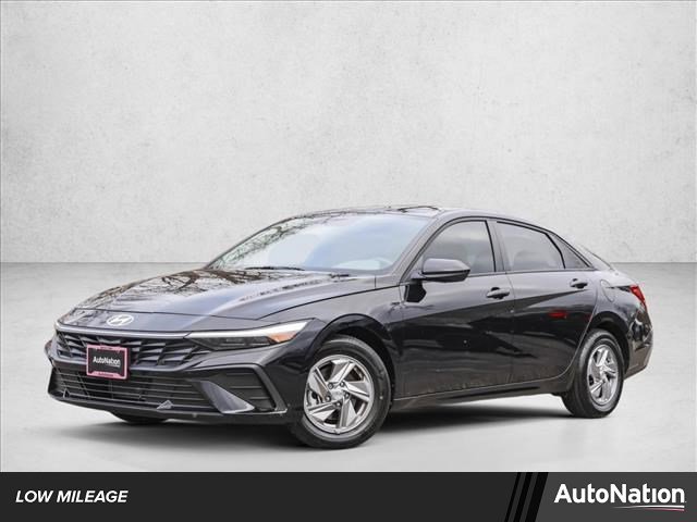 Certified 2025 Hyundai Elantra SE image 1