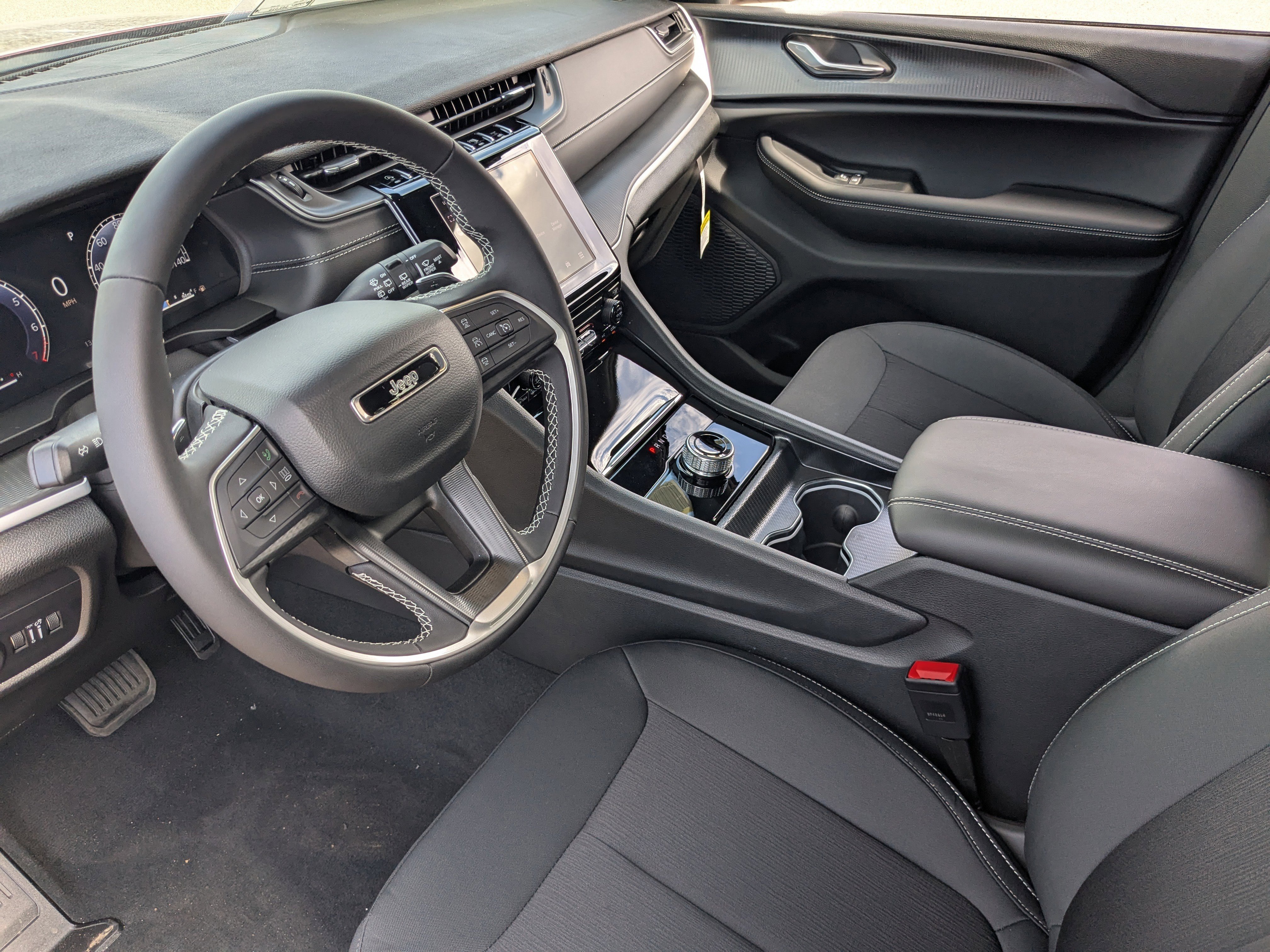 New 2025 Jeep Grand Cherokee L Laredo image 15