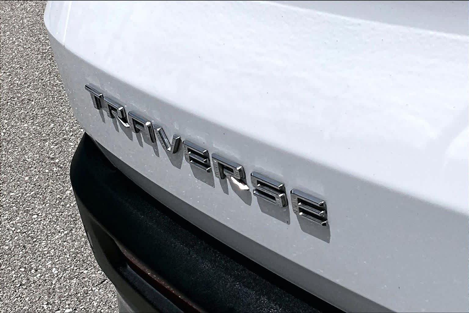 Used 2025 Chevrolet Traverse LT w/ Driver Confidence Package FWD image 10