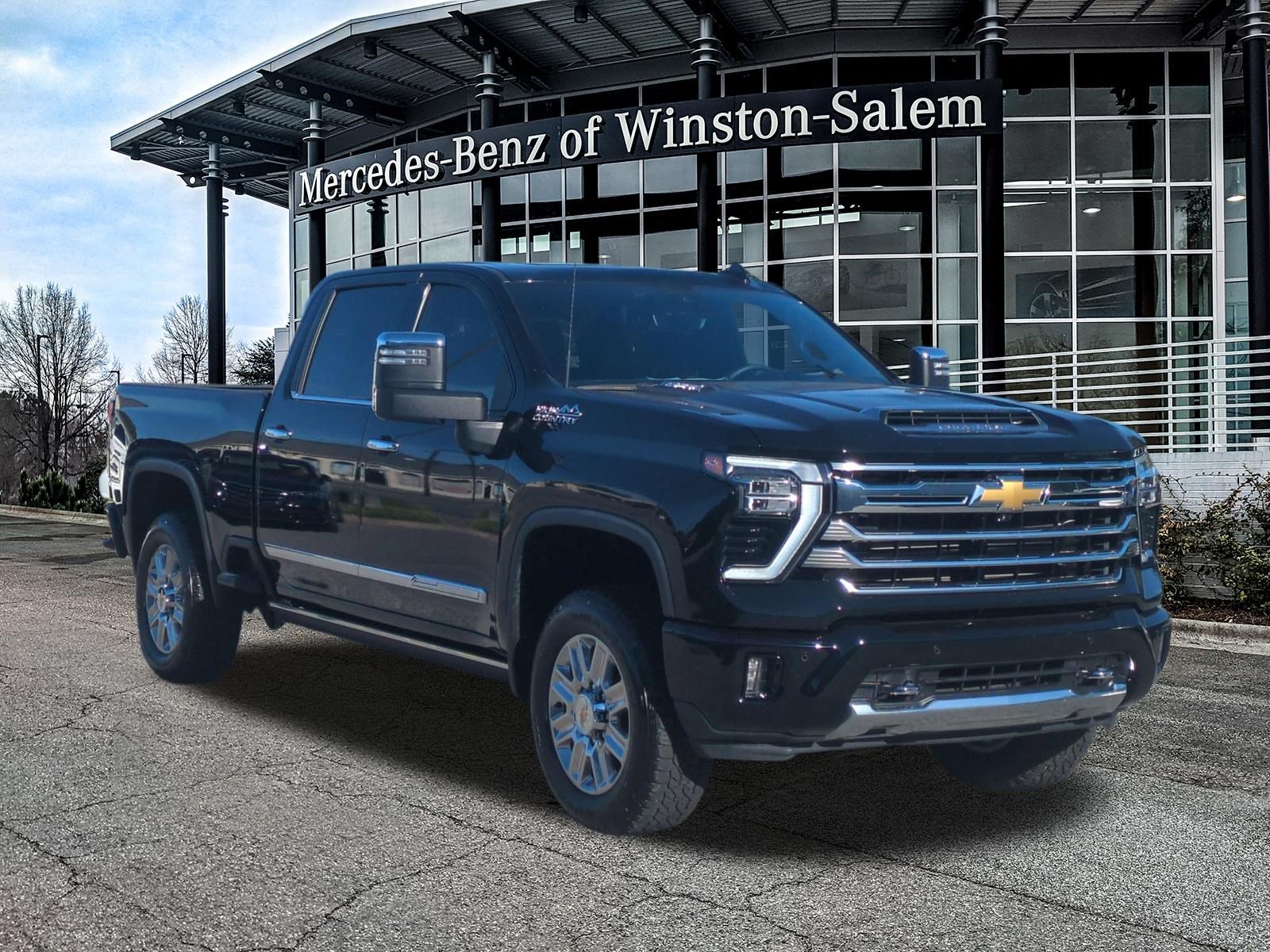 Used 2024 Chevrolet Silverado 2500 High Country w/ High Country Premium Package AWD/4WD image 1