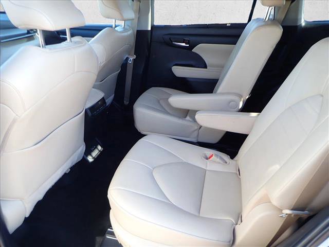 Used 2023 Toyota Highlander XLE image 10