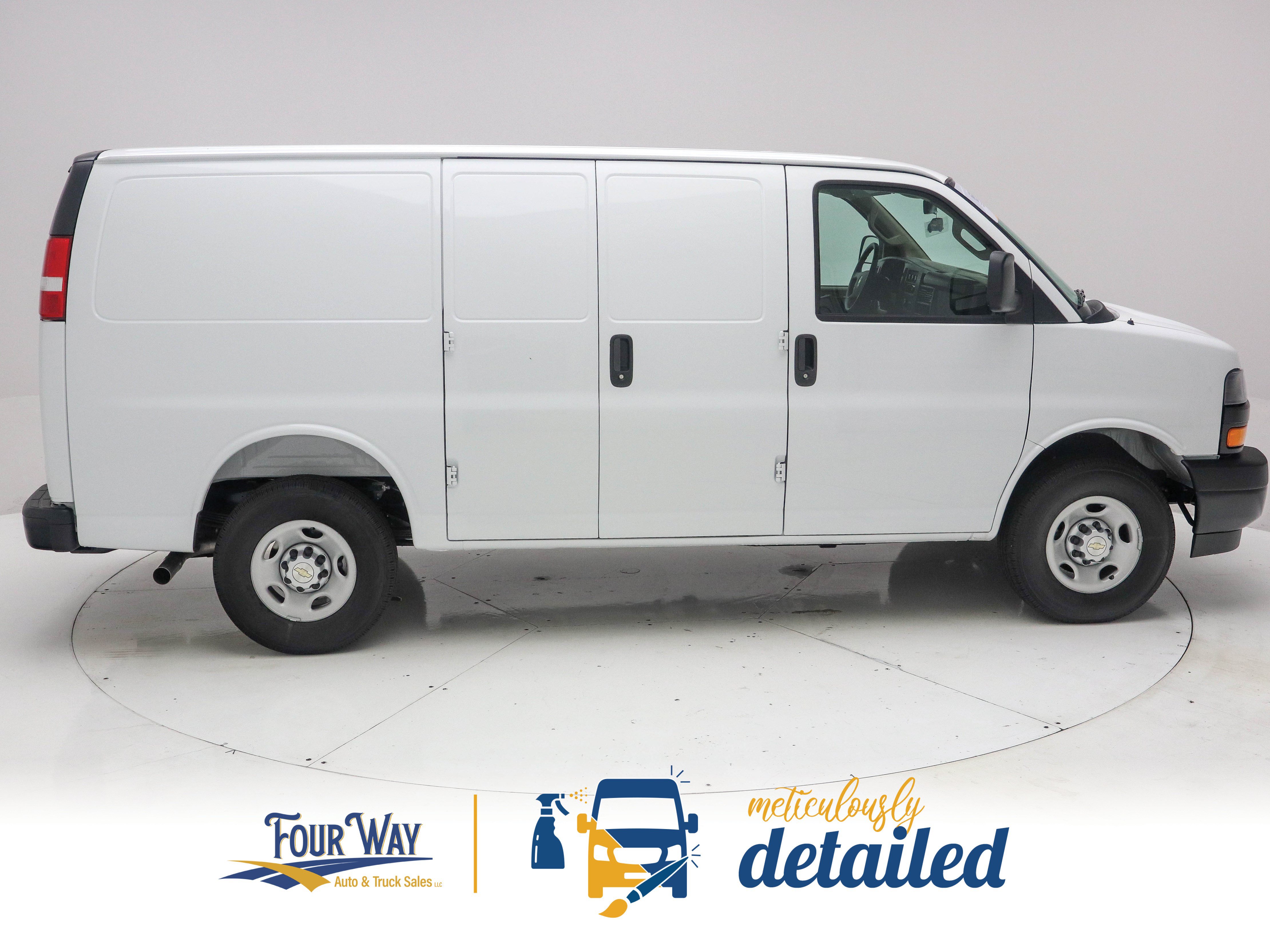 Used 2026 Chevrolet Express 3500 w/ Driver Convenience Package RWD image 2