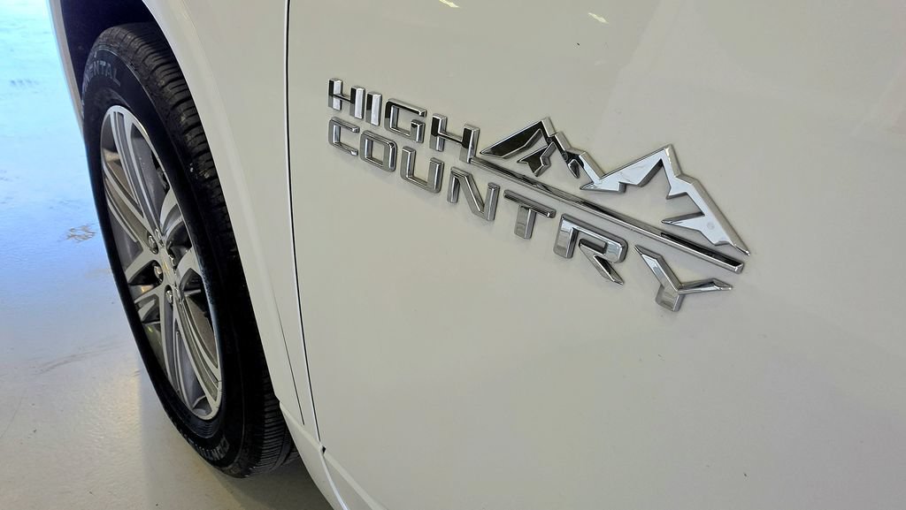 Used 2023 Chevrolet Traverse High Country AWD/4WD image 5