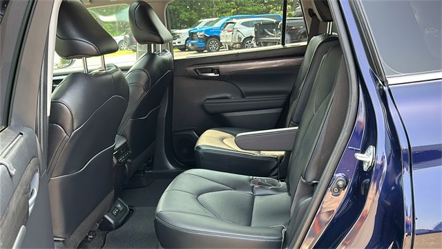 Used 2023 Toyota Highlander Limited image 27