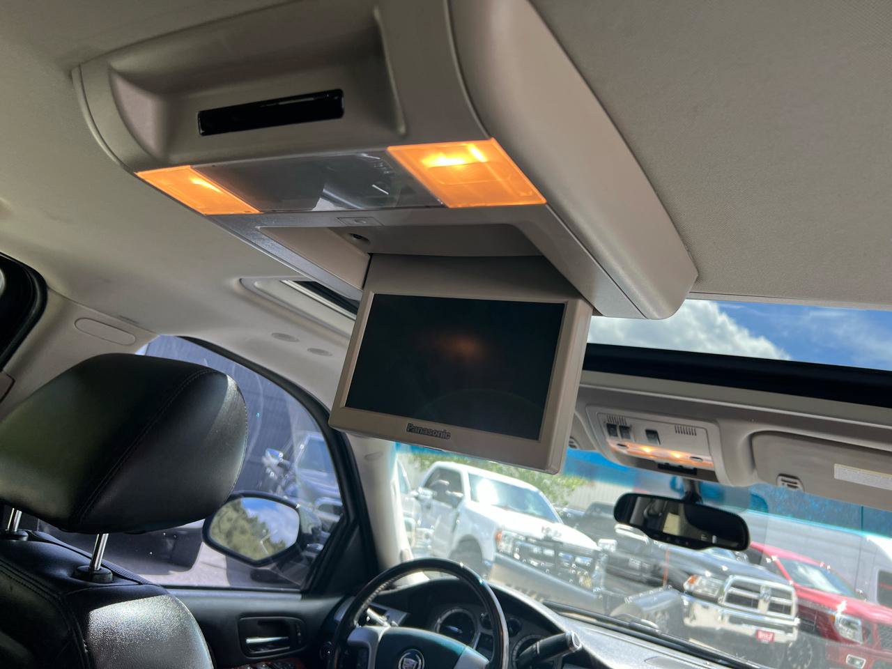 Used 2011 Cadillac Escalade Luxury AWD/4WD image 14