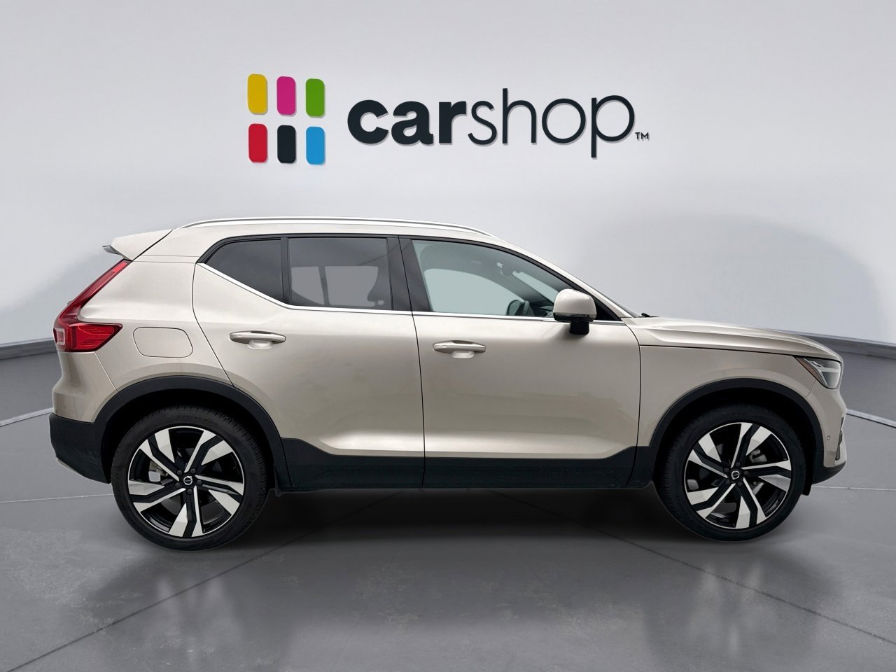 Used 2024 Volvo XC40 B5 Plus w/ Protection Package Premier image 6