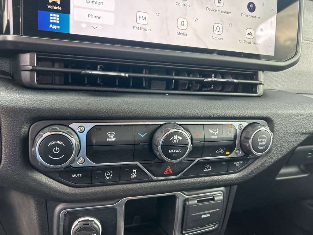 Certified 2024 Jeep Gladiator Sport image 37