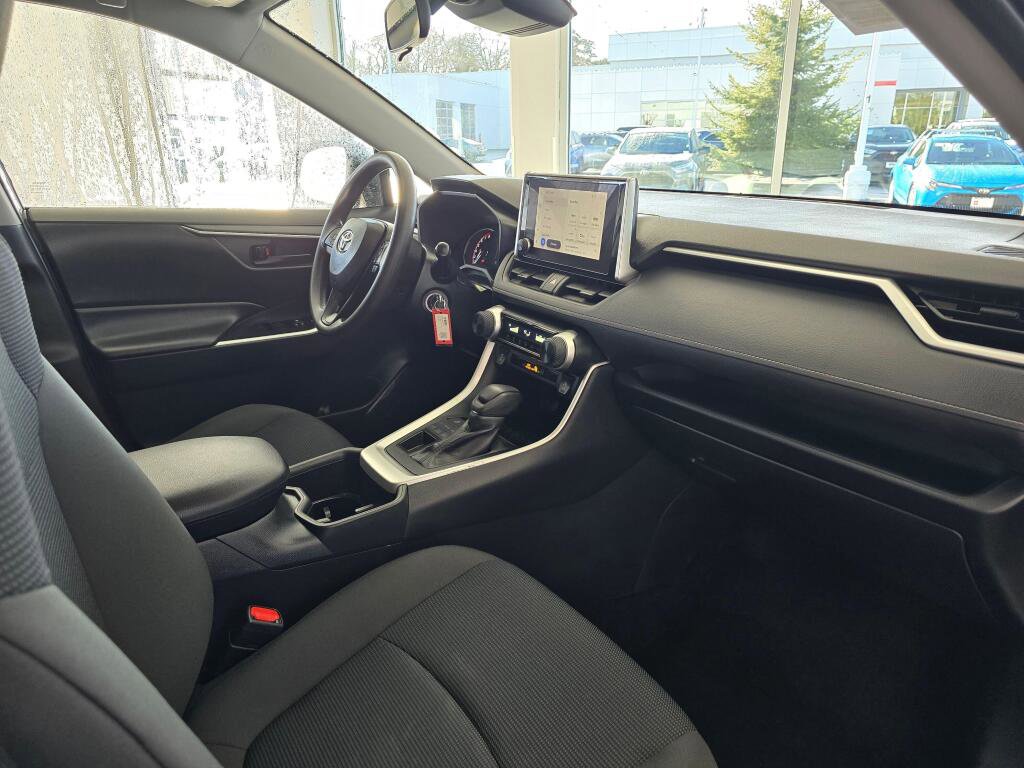 Used 2025 Toyota RAV4 LE image 44