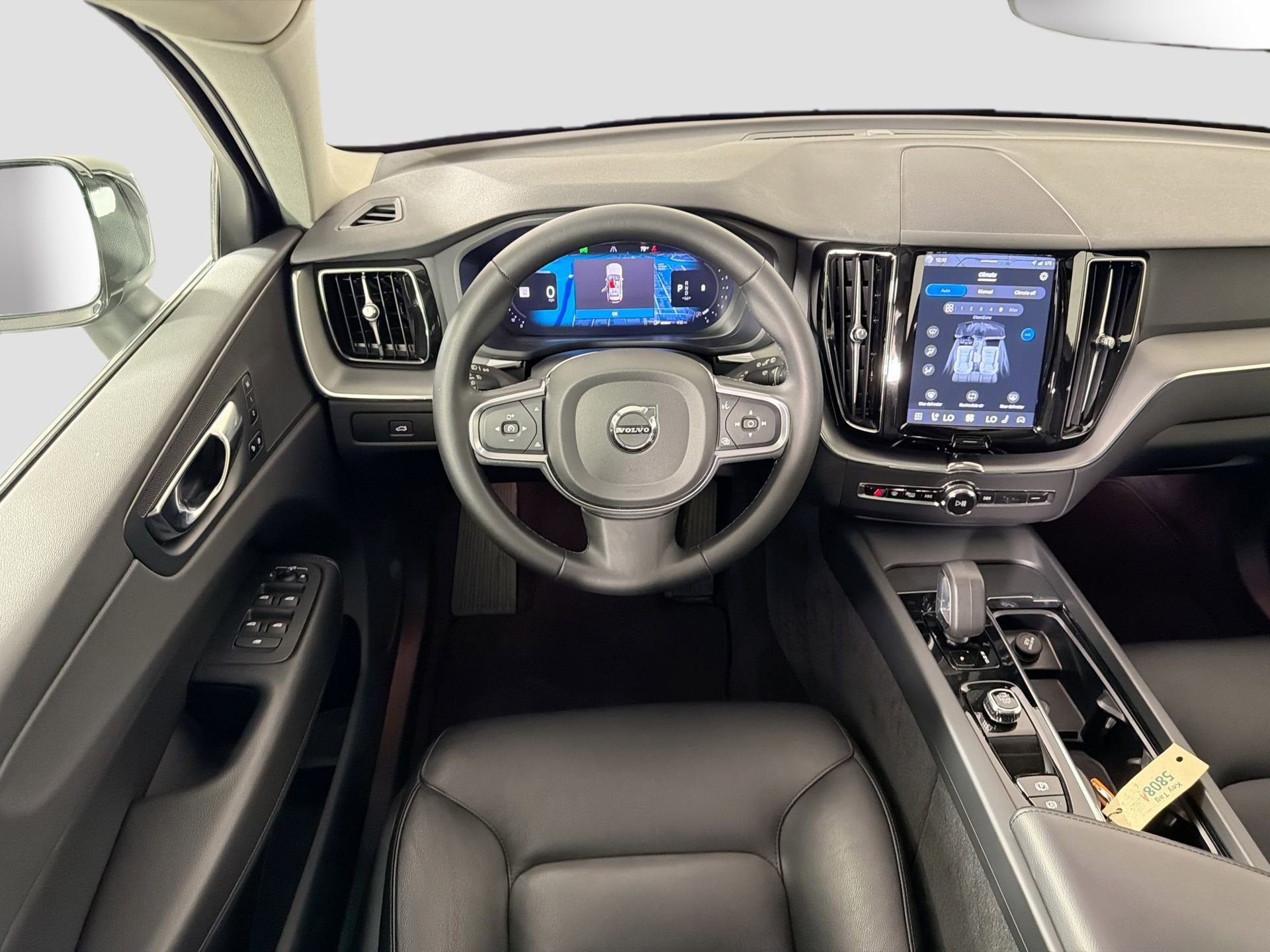 Certified 2023 Volvo XC60 B5 Core image 23