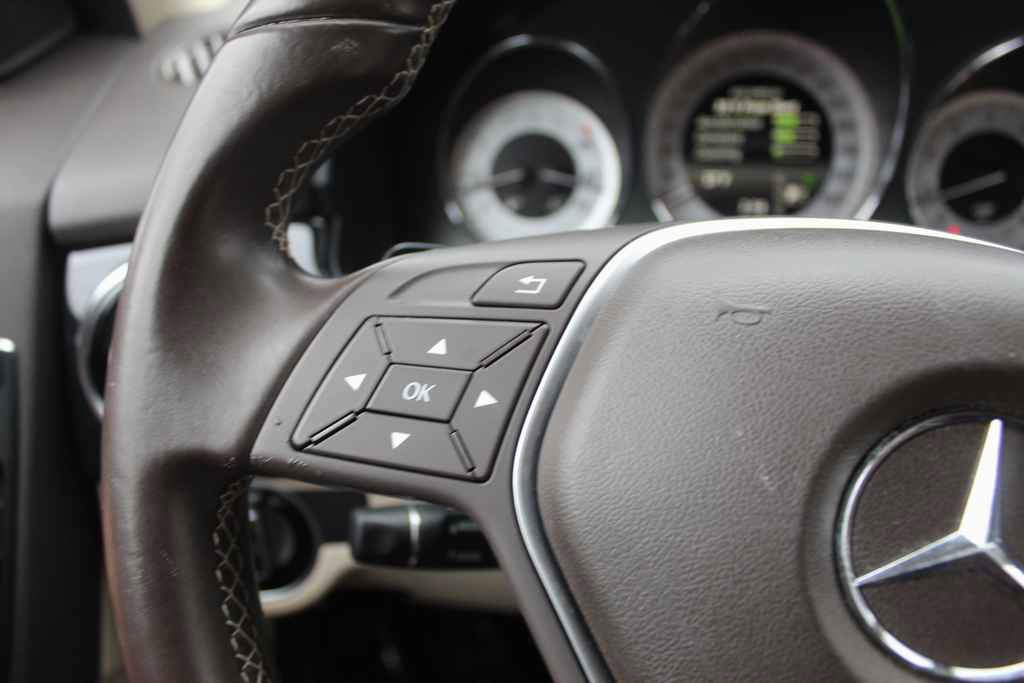 Used 2015 Mercedes-Benz GLK 350 2WD image 16