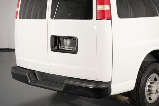 Used 2008 Chevrolet Express 3500 Extended Passenger RWD image 10