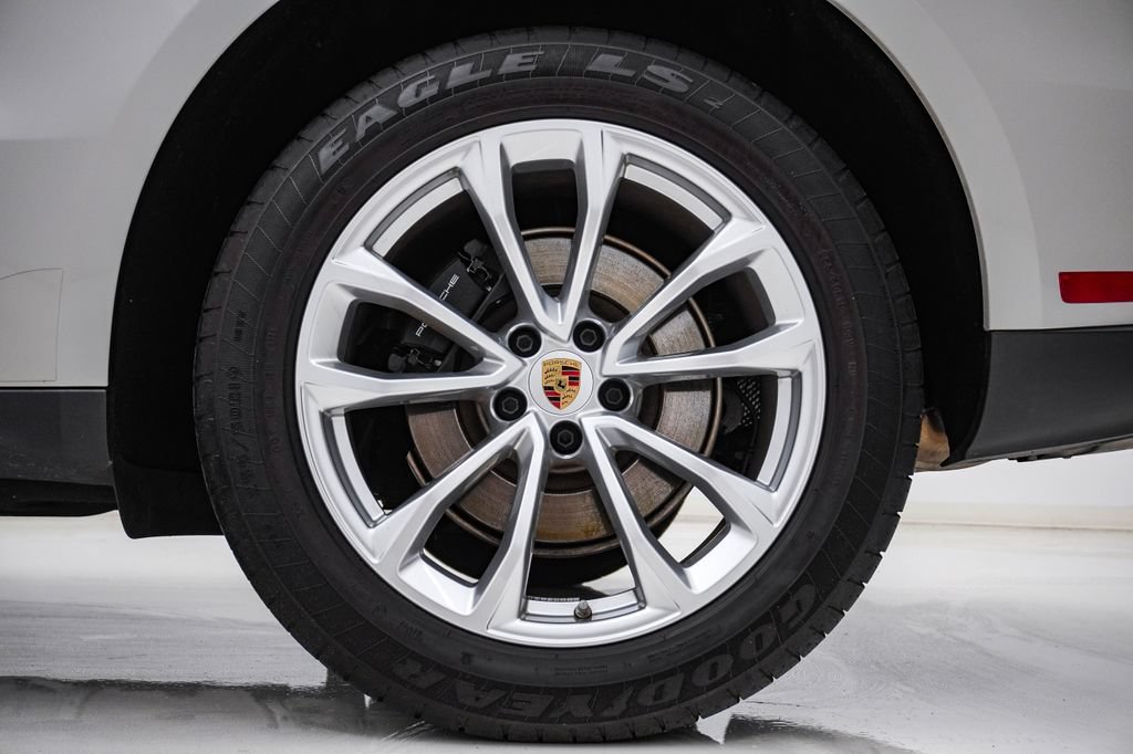 Certified 2024 Porsche Macan AWD/4WD image 13