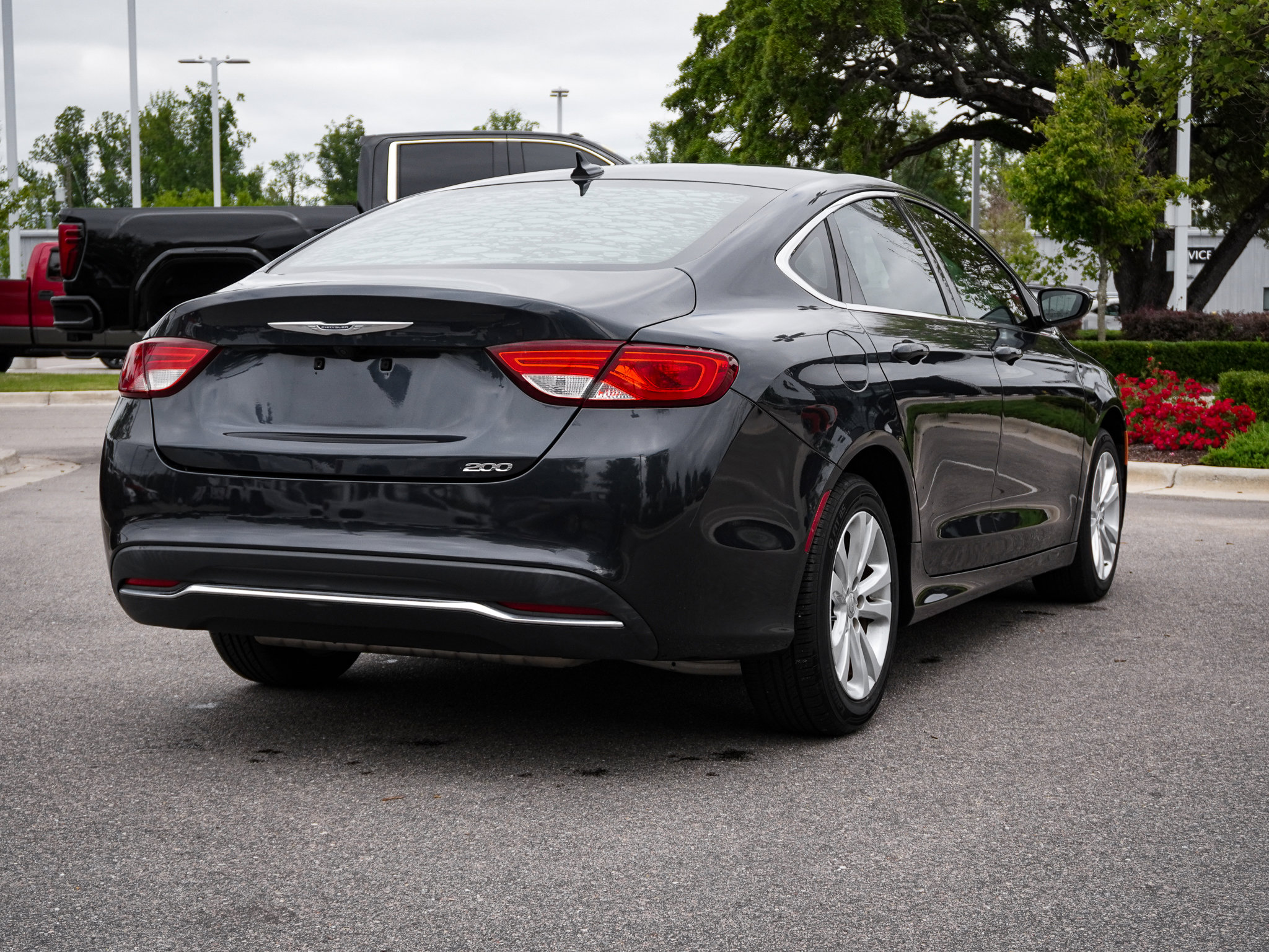 Used 2017 Chrysler 200 Limited Platinum FWD image 11