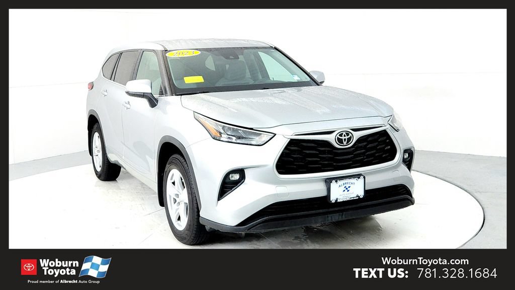 Used 2023 Toyota Highlander LE AWD/4WD video 1