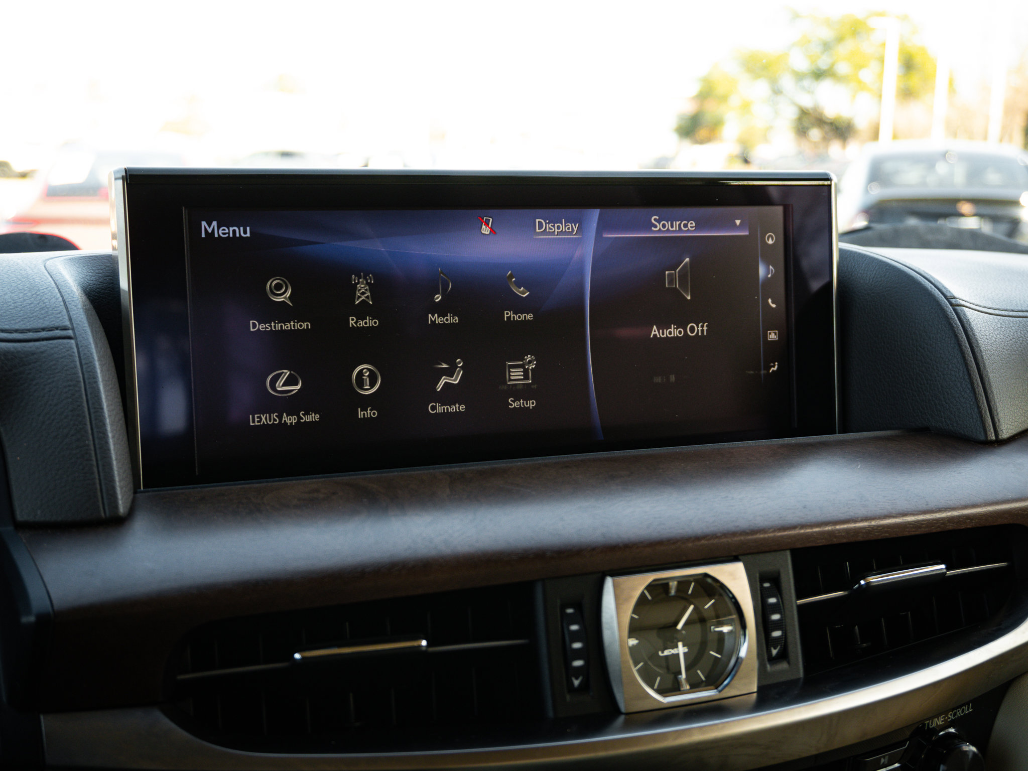 Used 2018 Lexus LX 570 4WD w/ Luxury Package image 21