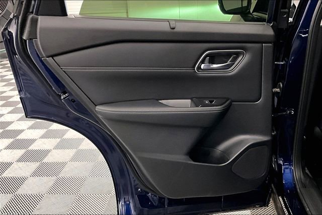 New 2025 Nissan Rogue Platinum w/ Platinum Premium Package image 32