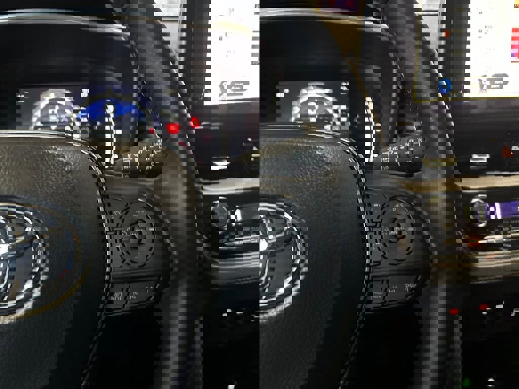 Used 2024 Toyota Corolla Cross XLE w/ Convenience Package image 18