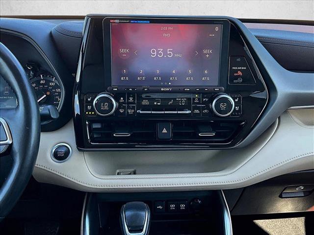 Used 2020 Toyota Highlander Limited image 8