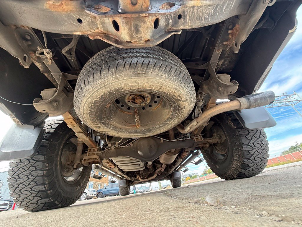 Used 2020 Toyota Tacoma SR5 w/ Blackout Package AWD/4WD image 15