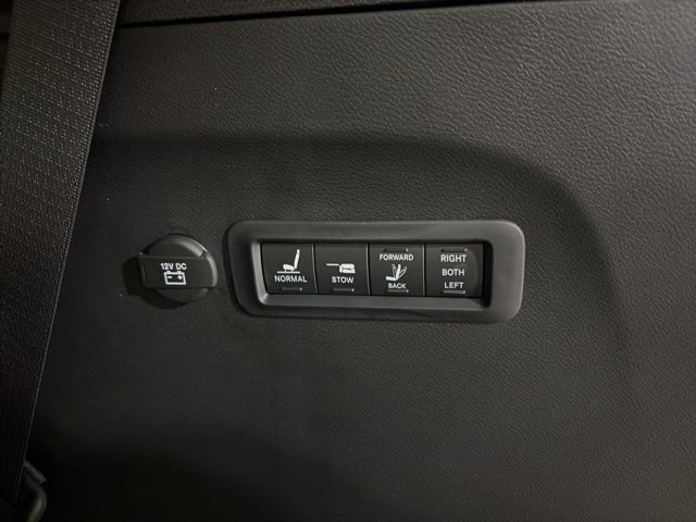 New 2026 Chrysler Pacifica Pinnacle image 7