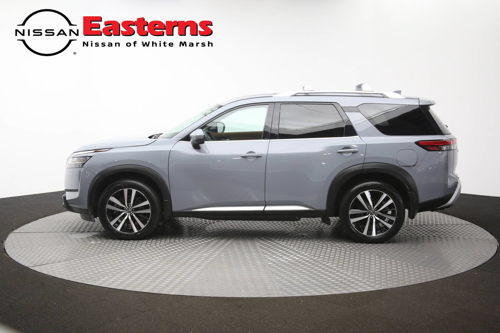 Used 2024 Nissan Pathfinder Platinum w/ Black Appearance Package AWD/4WD image 64