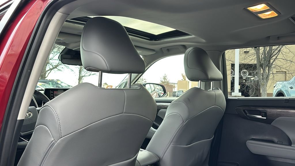 Used 2020 Toyota Highlander Limited image 32