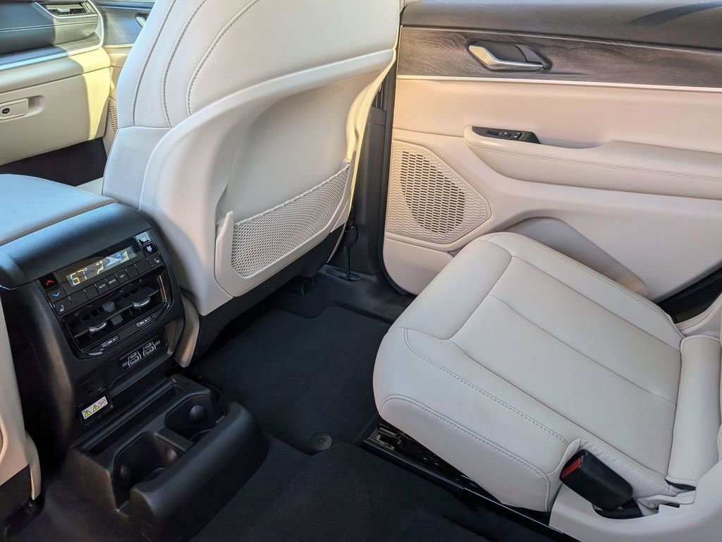 Used 2024 Jeep Grand Cherokee L Limited w/ Black Appearance Package AWD/4WD image 33